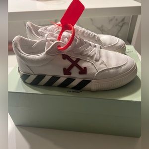 Off-White Vulcanized low sneaker White Violet authentic